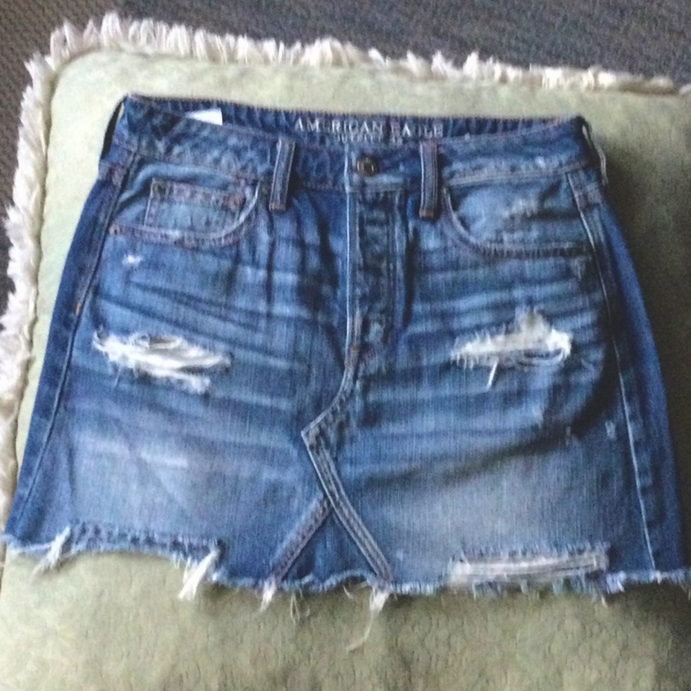 American Eagle distressed jean skirt